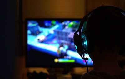 Ученые выяснили, какие дети чаще впадают в зависимость от игр и соцсетей